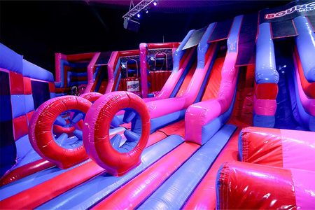 Inflatable bounce park Bounce Valley Eindhoven in pink and blue available online at JB