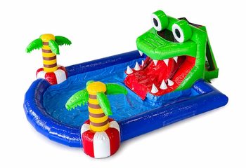 Groot opblaasbaar springkussen met waterglijbaan en zwembad kopen in het thema minipark krokodil voor kinderen. Bestel springkussens online bij JB Inflatables Nederland
