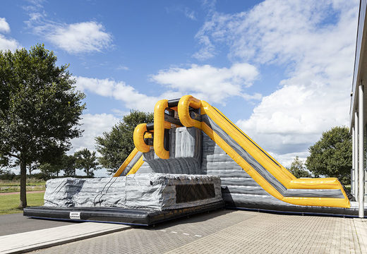 Order inflatable Base Jump Pro Slide of 4 and 6 meters high and with an extra thick fall mat for both young and old. Buy inflatable attraction now online at JB Inflatables America