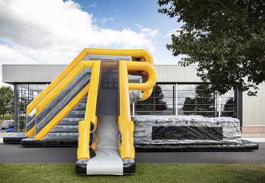 Spectacular inflatable Base Jump Pro Slide of 4 and 6 meters high and with an extra thick fall mat for both young and old. Buy inflatable attraction now online at JB Inflatables America