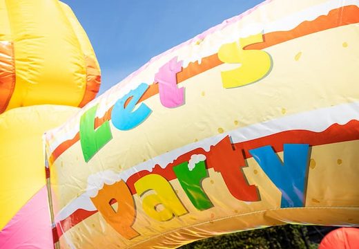 Opblaasbare schuim bubble park in thema party bestellen voor kinderen